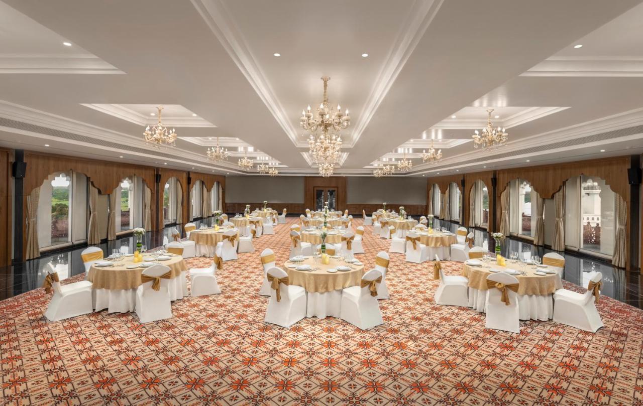 Uday Palace Navsari, A Member Of Radisson Individuals Exterior foto